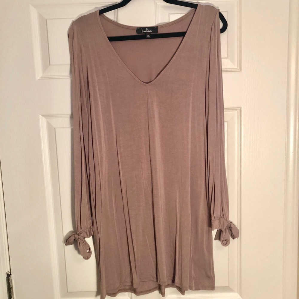 Lulu’s cold-shoulder dress